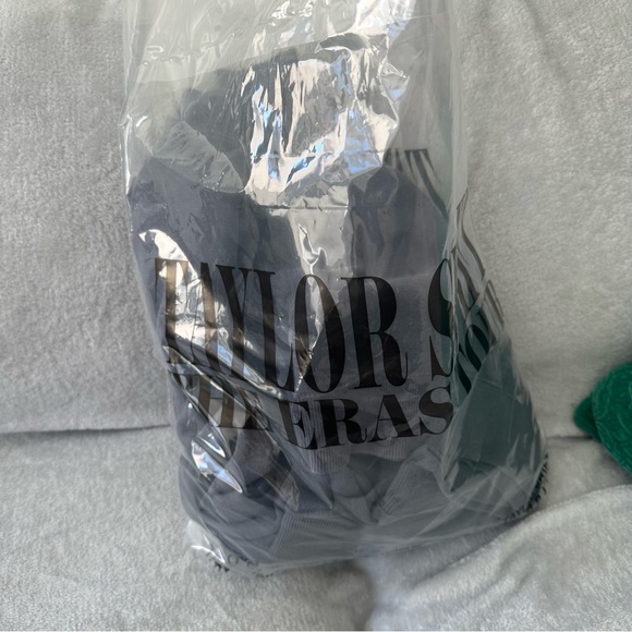 NWT Taylor Swift Eras Tour Blue Crewneck Sweatshirt Size XL - Picture 4 of 5